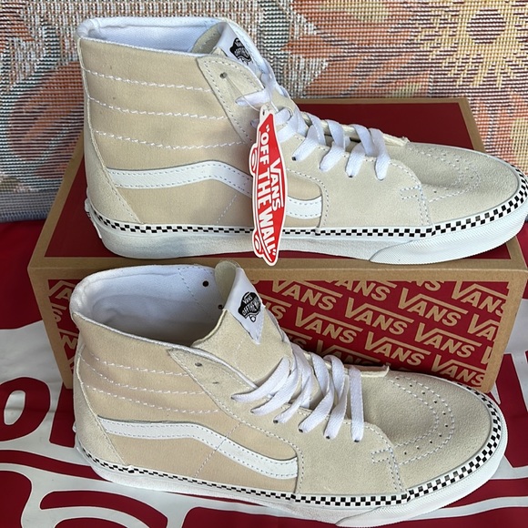 Vans WMNS Sk8-Hi Tapered
Checkerboard Foxing Turtl
VN0A4U16DJR
sneakers - Picture 2 of 16